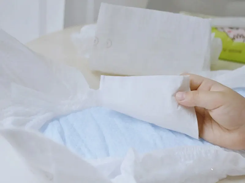 No-rewet demo: tissue remains dry after absorption